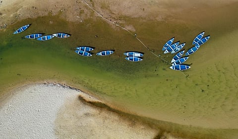 Small boats stranded in the nearly dry bed of the Tapajos river in Alter do Chao, Santarem, Brazil, during the Amazonian drought in the second half of 2023. Photo: iStock