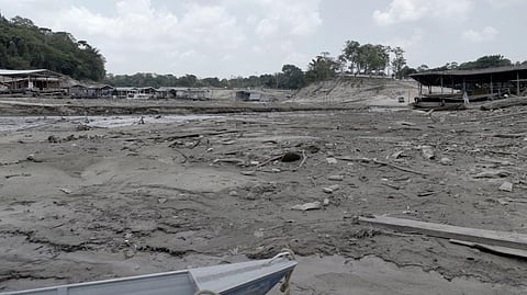Dried-out riverbed of the Rio Negro in the Port of Manaus. Photo: iStock