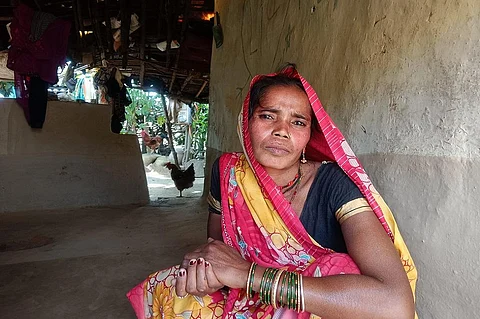 मध्यप्रदेश के पन्ना जिले की मनौर की निवासी हल्की बाई का परिवार सरकारी राशन पर निर्भर है। फोटो: राकेश कुमार मालवीय