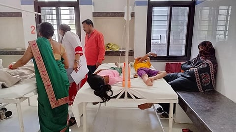 भोपाल के जवाहर लाल नेहरू गैस राहत अस्पताल में मरीजों की संख्या बढ़ रही है। फोटो: राकेश मालवीय