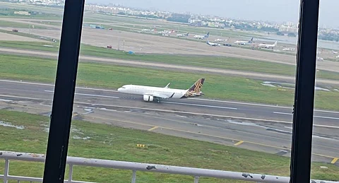 Air Vistara UK 821 from Mumbai landed at 11.19 am on December 5, 2023. Photo: @aaichnairport / X