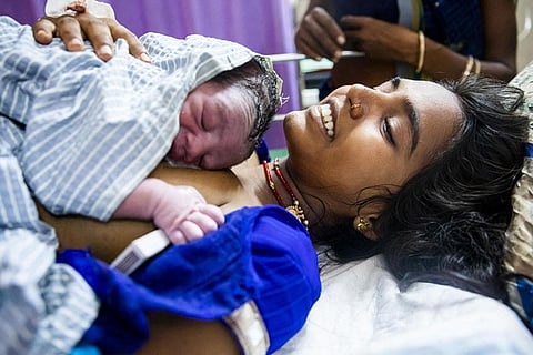 फोटो साभार: यूनिसेफ/भारद्वाज, भारत में सामुदायिक स्वास्थ्य केंद्र का प्रसव कक्ष।