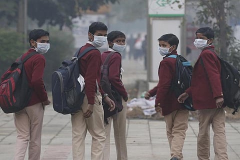 सांसों में घुलता जहर बड़ों के साथ-साथ बच्चों के स्वास्थ्य को भी बुरी तरह प्रभावित कर रहा है; फोटो: विकास चौधरी/ सीएसई