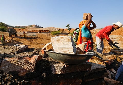 महात्मा गांधी राष्ट्रीय रोजगार गारंटी योजना यानी मनरेगा का बजट पिछले साल के संशेधित अनुमान के समान रखा गया है। फोटो: विकास चौधरी