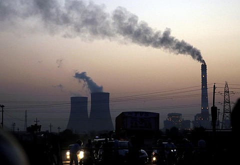 सरल गणित के अनुसार, प्रति घंटे 1 मेगावाट बिजली बनानें के लिये हमें लगभग 400 किलो कोयला जलाना होता है। फोटो: विकास चौधरी