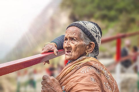 अनुमान है कि 2050 तक देश में बुजुर्गों की आबादी बढ़कर 34.7 करोड़ पर पहुंच जाएगी; फोटो: आईस्टॉक