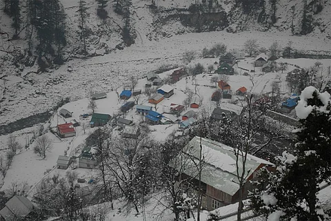 पश्चिमी विक्षोभ का असर, उत्तर और पूर्वोत्तर भारत के इन हिस्सों में लगातार बारिश व हिमपात