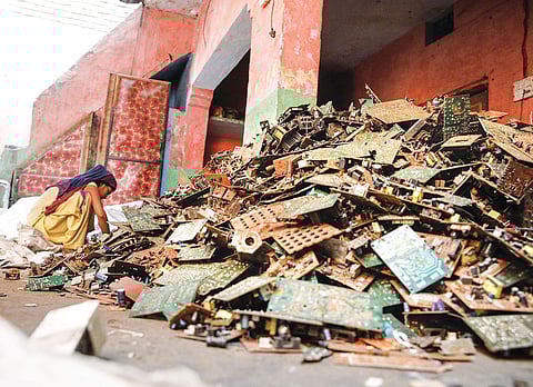 भारत में ई-कचरे के रीसाइक्लिंग के लिए उत्तर प्रदेश का मुरादाबाद जिला एक महत्वपूर्ण केंद्रों में से है; फोटो: विकास चौधरी/ सीएसई