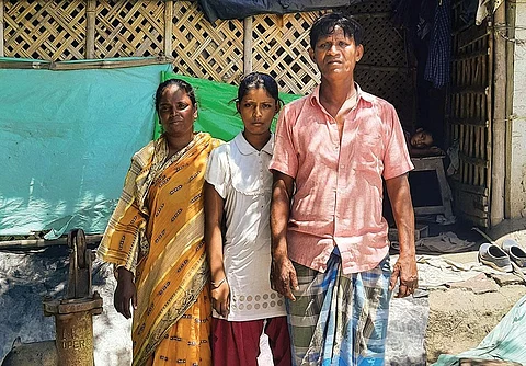 चक्रवात और बारिश ने पश्चिम बंगाल के सुंदरवन स्थित बामनपुकुर गांव निवासी सुरेश सरकार और उनके परिवार पर काफी असर डाला है। इसने परिवार की खाद्य सुरक्षा को प्रभावित किया है, जो पूर्व में कुष्ठ रोग से पीड़ित रहे सुरेश के लिए जोखिम भरा है