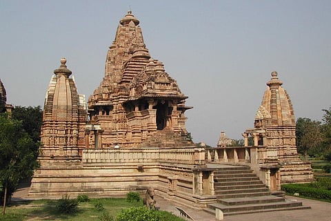 खजुराहो स्थित लक्ष्मण मंदिर विश्व धरोहर में संरक्षित है, फोटो साभार: विकिमीडिया कॉमन्स, क्रिस्टोफर वोइटस