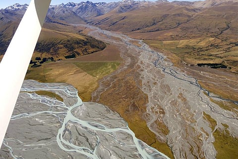 अध्ययन में अमेजन बेसिन को सबसे अधिक नदी भंडारण वाले क्षेत्र के रूप में पहचाना गया, जिसमें लगभग 204 क्यूबिक मील पानी है। फोटो साभार : विकिमीडिया कॉमन्स, उलरिच लांगे