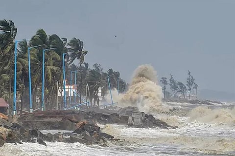 26 मई को पश्चिम बंगाल और बांग्लादेश के तटों पर टकरा सकता है भीषण चक्रवात 'रेमल'