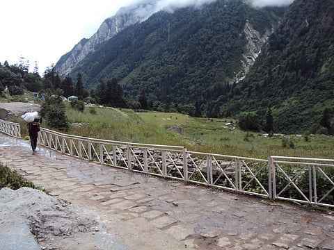 चमोली त्रासदी : 'तपोवन बैराज के गेट बंद थे और गेटवॉल पर मौजूद 60 मजदूर मलबे में बह गए'