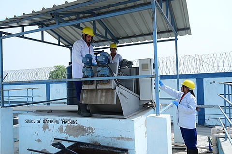 Women from SHGs working at Khurja FSTP