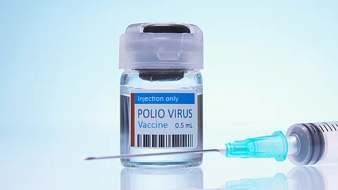 Polio vaccine with syringe