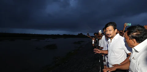 Fengal crosses Tamil Nadu-Puducherry coasts between Karaikal and Mahabalipuram