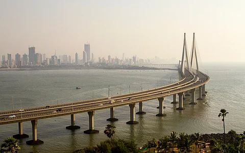 Currently, many areas along the western coast of India have been suffering from much higher-than-normal winter temperatures.