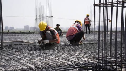 With GRAP-4 enforcing construction ban, is government compensating daily wage labourers?