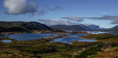 Extreme climatic events have transformed over 7,500 lakes in Greenland from carbon sinks to sources