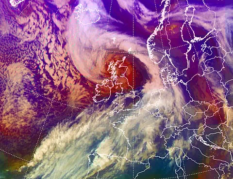 Why meteorologists are comparing Storm Éowyn to a bomb