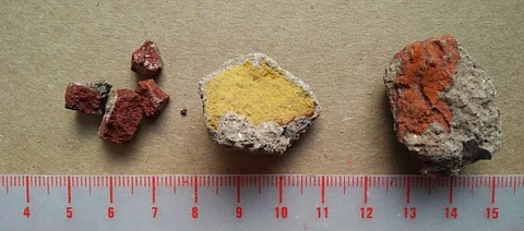 Ocher. Tinshemet Cave provided evidence for the extensive use of ocher (mineral pigments), which may have been used for body decoration.
