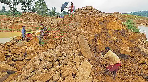 DIG IT UP
Any farmer, landowner or a contractor who wants to search for diamonds gets the field registered and receives a patta that grants them the right to undertake mining activities for the year. The next step involves digging up the field to a depth of about 6 metres to unearth chunks of boulders, gravel and rubble. The digging of the field is usually completed before the monsoon.