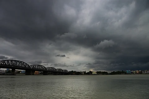 Daily weather tracker: Deep depression crosses West Bengal-Bangladesh coast near Raidighi
