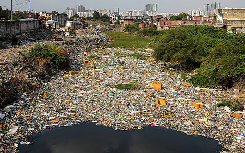 Delhi chokes in plastic