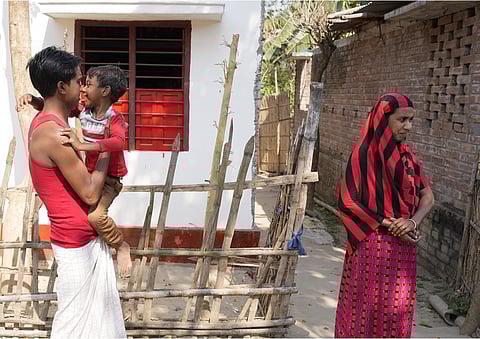 In the absence of alternative employment opportunities, many inhabitants of rural West Bengal are forced to borrow money to meet their basic needs, pushing them into a vicious cycle of debt from which escape seems increasingly elusive. Photo: KA Shreya / CSE