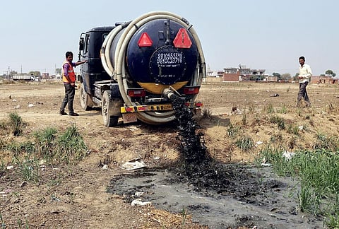 A truck dumps human excreta in an empty field near the
Delhi-Ghaziabad border (Photograph: Vikas Choudhary)