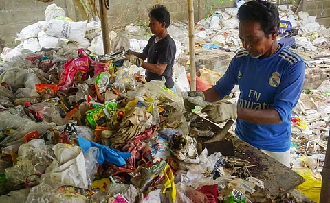 Workers in the eco center of Mayapur, cleaning, sorting and recycling waste. Photo: iStock