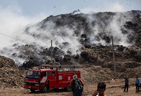 A massive fire broke out at Ghazipur landfill in Delhi on April 21, 2024. Photo: Vikas Choudhary / CSE