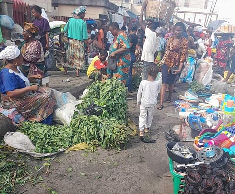 Climate-related risks such as flooding and drought have begun manifesting in Nigeria. Photo of a food market in the country: Tamah Kenneth