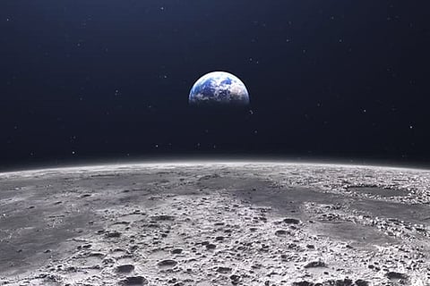 जब नील आर्मस्ट्रांग ने चंद्रमा की धूल भरी सतह पर कदम रखा और कहा "यह मनुष्य के लिए एक छोटा कदम है, मानव जाति के लिए एक बड़ी छलांग है।"