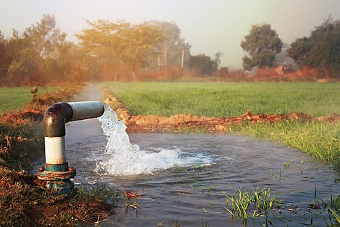 आईआईटी के शोधकर्ताओं ने पाया कि भारत में भूजल की कमी तब तक जारी रहेगी, जब तक जमीन से निकाले जाने वाले अत्यधिक पानी को सीमित नहीं किया जाता