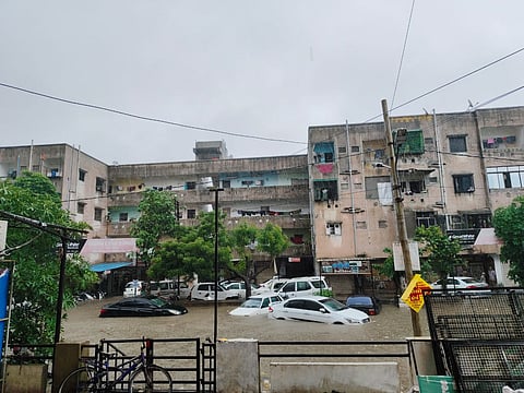 वड़ोदरा में जगह-जगह पानी भर गया है। फोटो साभार: X@Gujarat_weather