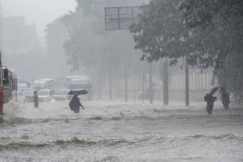 मौसम विभाग ने कुछ इलाकों में 11 सेंटीमीटर तक बारिश होने की आशंका जताई है। फाइल फोटो