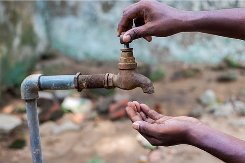 सावधान! कहीं लक्जरी न बन जाए साफ पानी; प्रतीकात्मक तस्वीर: आईस्टॉक