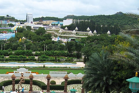 शोधकर्ता ने शोध के हवाले से कहा विश्लेषण से पता चलता है कि पेड़-पौधों वाले इलाके गर्म मौसम के दौरान शहर में औसतन सतही तापमान को लगभग तीन डिग्री सेल्सियस तक ठंडा कर सकते हैं।