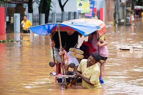 ग्लोबल वार्मिंग मौसम में सामान्य बदलावों के साथ मिलकर चरम तापमान और बारिश दोनों में बहुत तेज बदलावों की एक दशक लंबी अवधि पैदा कर सकता है।