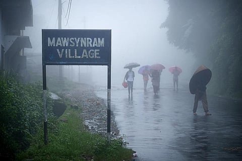 आज, अरुणाचल प्रदेश, असम और मेघालय तथा नागालैंड, मणिपुर, मिजोरम और त्रिपुरा के अलग-अलग हिस्सों में बादलों के 120 मिमी या उससे अधिक बरसने के आसार