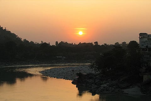 दिल्ली-एनसीआर में अगले कुछ दिनों तक बारिश की कोई उम्मीद नहीं है। यहां अक्टूबर के तीसरे सप्ताह तक गर्मी से निजात मिलने के आसार नहीं दिख रहे हैं।