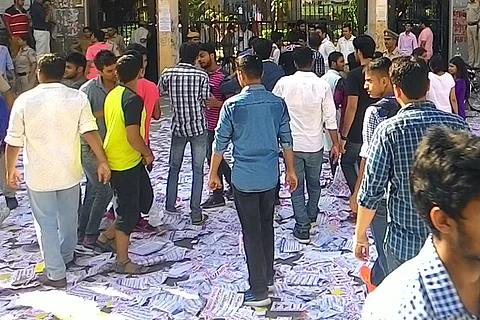 डूसू चुनाव के दौरान कॉलेज गेट के बाहर होता प्रचार; प्रतीकात्मक तस्वीर: विकिमीडिया कॉमन्स