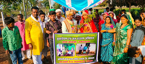 मध्यप्रदेश में सतपुड़ा टाइगर रिजर्व के लिए विस्थापित होने वाले तमाम गांवों में से ‘काकड़ी’ भी एक था। फोटो: राकेश मालवीय