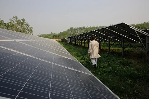 सरकार ने साल 2030 तक सौर ऊर्जा स 2,92,000 मेगावाट का लक्ष्य निर्धारित किया हुआ है। फोटो: सीएसई