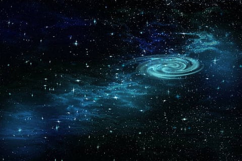 यह पूंछनुमा आकृति न केवल अपने आकार में बड़ी है, बल्कि यह अल्ट्रा-डिफ्यूज आकाशगंगाओं (यूडीजी) के निर्माण के बारे में जानकारी प्रदान करती है।