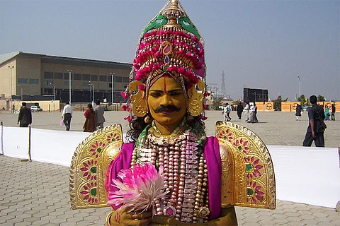 साल 2006 में हैदराबाद में हुए प्रवासी भारतीय दिवस समारोह में एक लोक कलाकार।