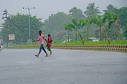 14 से 16 जनवरी के दौरान केरल और माहे के अलग-अलग हिस्सों में गरज के साथ हल्की से मध्यम बारिश तथा बिजली गिरने की आशंका जताई गई है।