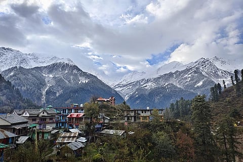 पश्चिमी विक्षोभ के कारण आज, आठ से 12 फरवरी, 2025 के दौरान पश्चिमी हिमालयी इलाकों के कुछ हिस्सों में हल्की बारिश व बर्फबारी की गतिविधि के जारी रहने की संभावना जताई गई है।