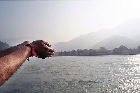 जल शक्ति राज्य मंत्री राज भूषण चौधरी ने राज्यसभा में, एक सवाल का लिखित जवाब देते हुए कहा कि प्रयागराज में नालों के माध्यम से प्रदूषित और अनुपचारित जल को गंगा या यमुना नदी में नहीं छोड़ा जा रहा है।